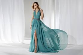 La nuova collezione nicole 2020 / 2021 non perde il suo carattere elegante, raffinato e dal fascino senza tempo. Abito Nicole A Caserta E Benevento Boccia Boutique Casapulla E Rotondi