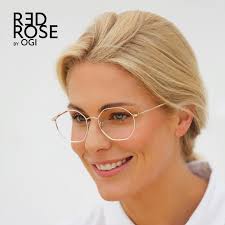 With barely-there metal design and ethereal colors, Sarno is the perfect  frame to keep things light and bright during the Summer, or any season. Try 