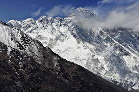 How Tall Is Mount Everest For Nepal It S A Touchy Question The New York Times