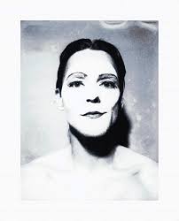 Corpi liquidi, biografie al confine