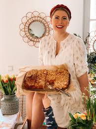 Zucker, sahne und mandeln dazu geben und dick werden lassen. Butter Mandelkuchen Wie Bei Oma Saftig Lecker