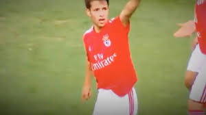 João félix sequeira (ʒuˈɐ̃w ˈfɛliks; Hugo Felix El Hermano De Joao Felix Que Golea En El Benfica As Com