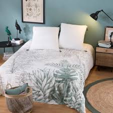 Je suis restée marquée par cette arrivée par la mer et la vision de ce village blanc accroché à la caldeira volcanique de l'île. Parure De Lit En Coton Imprime Carte De L Inde 220x240 Siwana Maisons Du Monde