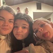 Emily R Harris (@emreneesmith) • Facebook