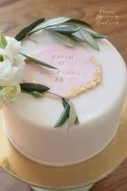 Feines Handwerk Elegante Blattgold Torte Zur Goldenen Hochzeit Plus Rezept Fur Himbeere Mascarp In 2020 Torte Zur Goldenen Hochzeit Goldene Hochzeit Elegante Torten