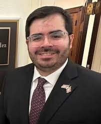 El comisionado residente en Washington, Pablo José Hernández, nombra al  #CSIAntiguoAlumno Guillermo Guasp (CSI-2011) como subdirector de la Oficina  de Puerto Rico.