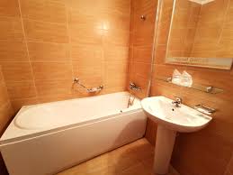 Acesta are o terasă și vedere la oraș, iar oaspeții pot savura o băutură la. Hotel Dacia Baile Herculane Oferte De Cazare La Hotel Dacia Baile Herculane 2021