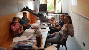 Business english da hübner ein internationales unternehmen ist, ist es unerlässlich, dass all unsere mitarbeiter sich gut auf englisch verständigen können. Englisch Camps Ammersee 2021 Mit Juvigo Ins Englischcamp Juvigo