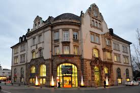Unicredit bank ag (hypovereinsbank) is a universal bank doing business with customers in retail and corporate banking and commercial real estate financing. Unicredit Bank Ag Flagshipstore Eroffnungen 2014 2015 Luevent
