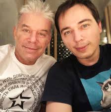 Олег газманов так же актер и продюсер. 68 Letnij Oleg Gazmanov Podelilsya Sekretom Molodosti I Chuvstvennoj Fotografiej S Zhenoj Passion Ru