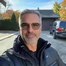 Hello! 👋 Can you be my friend? Don't ignore me, at least say hello😊