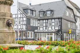 Erfüllen sie sich ihre wünsche beim bau ihres traumhauses ganz einfach, jedes haus gibt es in verschiedenen variationen. Hotel Restaurant Starke Inn At The Market Place In Brilon