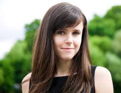 Du willst dir eine pony frisur schneiden lassen, bist dir aber unsicher, ob sie zu deiner gesichtsform passt? Schrager Pony Fur Lange Haare Das Sollten Sie Beim Schnitt Beachten