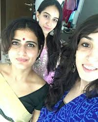 Inside Pics Fatima Sana Shaikh Celebrates Eid With Aamir Khan And Family Bollywood Hungama She was enrolled to st. fatima sana shaikh celebrates eid with