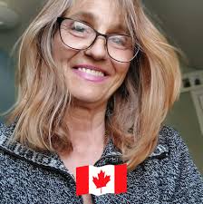 Who's for seriously delicious chocolate banana bread 🙌🏼😍 It's a  wonderful recipe that works great as an everyday treat. It's super easy to  make and is a total crowd pleaser, goes great