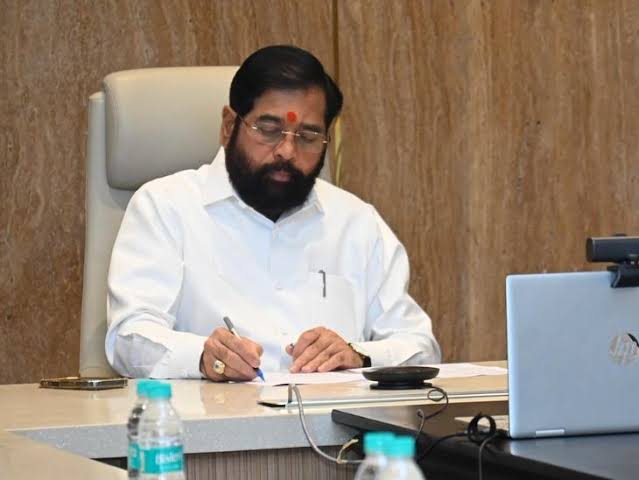 जोगेश्वरीतील एसआरए प्रकल्पातील दोन अधिकाऱ्यांचे निलंबन; उपमुख्यमंत्री शिंदे यांचे निर्देश