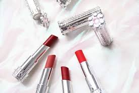 无论是一个大浓妆还是近乎裸妆的淡妆都可以和大胆的口红完美配合 安米娜8周年限定口红 任2件送眼线液 怡保面交