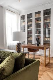 Svetlyj Sovremennyj Interer S Klassicheskimi Detalyami V Vilnyuse Foto Idei Dizajn In 2020 Apartment Design Modern Apartment Home Office Design