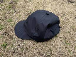 ツバが短いキャップの使い心地が良好すぎる サコッシュにもしまえちゃうし もう言うこと無いな マイ定番スタイル roomie ルーミー スタイル サコッシュ ファッション