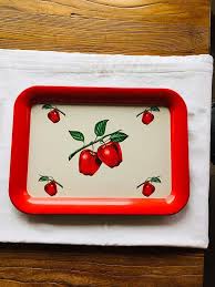 Feb 28, 2019 · since 1984, helaine fendelman has appraised 1,594 items for country living. Apple Pattern Metal Tray Decoware Litho Kitchenware Vintage Etsy Metal Trays Vintage Metal Trays Apple Kitchen Decor