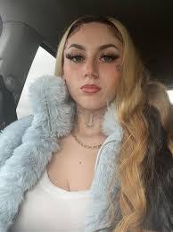 Amber Lazzaro's Instagram, Twitter & Facebook