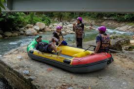 This is often done on whitewater or different degrees of rough water. Water Rafting At Gopeng Perak The Coach Is Briefing The Students About The Safety While Water Rafting In The Streams Editorial Photo Image Of Briefing Environment 173687846