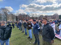 You will be close to the museums, not far from the city center, upscale shopping street pc hooftstraat, and vondelpark. Tr3rcsvkrrss5m