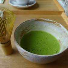 Blogger molly yeh shares her easy recipe that calls for matcha powder, milk and honey for sweetness. Comment Faire Du Matcha Recette Du The Vert Japonais Nihonkara