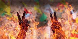 Kısa sürede büyüyen alevler panik yaratırken çıkan dumanlar bazı. Atesin Cocuklari Yakiyor Yeni Ozgur Politika