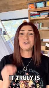 Kim Decarlo's Instagram, Twitter & Facebook