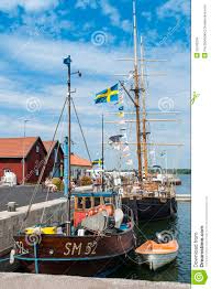 Utsikten över havet är unik och en solnedgång i havet på ostkusten är magnifik. Fishingboat And Brigantine Oregrund Sweden Editorial Stock Image Image Of People Masts 55195264