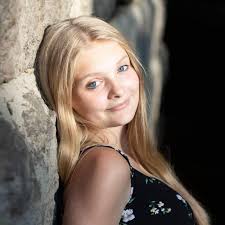 Tia Cloutier's Instagram, Twitter & Facebook