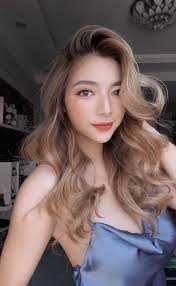 Chẳng riêng Katleen, các cô con gái nữ hoàng ảnh lịch ngày ấy cũng có nhan  sắc ''nghiêng nước nghiêng thành'' thế này