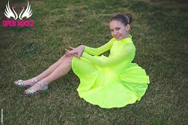 Balli caraibici vietati e multe. Completo Da Ballo Latino Americano Giallo Fluo In Lycra E Microrete Body A Collo Alto Con Maniche In Retina E Gonna Con Inserti In Retina Giallo Fluo Lycra Gonne