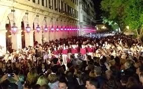 Το πάσχα στην κέρκυρα τα έχει όλα: Pasxa Sthn Kerkyra Boylia3e To Nhsi Apo Toys Episkeptes H Ka8hmerinh