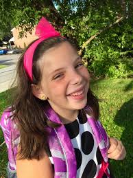 Every time I see something about him, it makes me smile with a tear in my  eye......miss him 😢