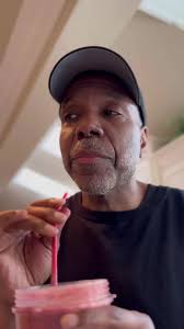 This smoothie is a tsunami of nutrition packed with the berries, almond  butter, pumpkin seeds, ginger, and papaya seeds! 🌊💥 A delicious wave of  antioxidants, healthy fats, and gut loving goodness in ...