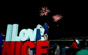 Maybe you would like to learn more about one of these? En Images 100 000 Personnes Devant Le Premier Feu D Artifice Tire A Nice Depuis L Attentat Le Parisien