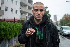 Er stand bereits in düsseldorf und köln, am schauspiel frankfurt, am schlosstheater moers, am st. Jannik Schumann Ich Hatte Noch Nie Einen Rausch In Meinem Leben Tv Goldene Kamera