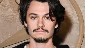 William Neeson's Instagram, Twitter & Facebook