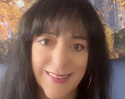 Sarah Lapinski's Instagram, Twitter & Facebook