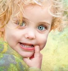 Who is that woman with a strong stride in Largo?