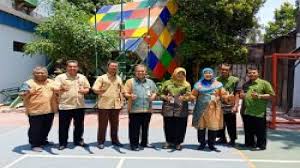 Sesuai dengan typenya sma n 1 ngemplak memiliki 3 kelas paralel, dengan rincian kelas x sejumlah 3 kelas kelas 2 tiga kelas. Studi Banding Literasi Sma Negeri 8 Surakarta Ke Sma N 1 Ngemplak Boyolali Sma N 8 Surakarta