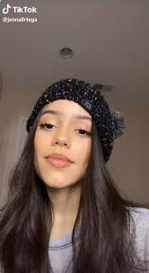 Jenna Ortega Anne Vyalitsyna Want Your Help To Fight Aids Look To The Stars