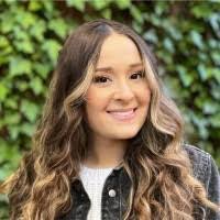 Deanna Lindstrom's Instagram, Twitter & Facebook