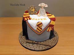 A delicious white cake and fun buttercream frosting! Harry Potter Cake With Dobby Cake By Zoe White Cakesdecor