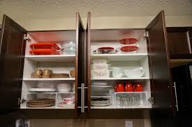 organize kitchen cabinet shelves