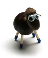 Auch wenn der herbst oftmals grau und regnerisch ist, kann ein. Kastanientiere Und Figuren