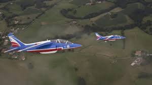 Blouson en cuir de la marque redskins, il s'agit du modèle alpha pour les 80 ans de l'armée de l'air le blouson a été acheté neuf l'anné. Un Avion De La Patrouille De France Sort De Piste Pendant Un Entrainement Le Pilote Contraint De S Ejecter Lci