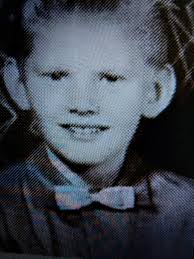 Hetta er ein gomul filmsupptøka hjá Alfred Petersen og nógv av upptøkuni er  av Toftum, Nesi og uttanfyri bøgarðarnar. Og eisini er ein partur av gamla  Missiónshúsinum- kanska á vígsludegnum 🤔